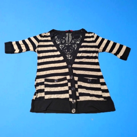 Studio Max White Capri Pants with Annabelle blue and gray striped top - Picture 2 of 2